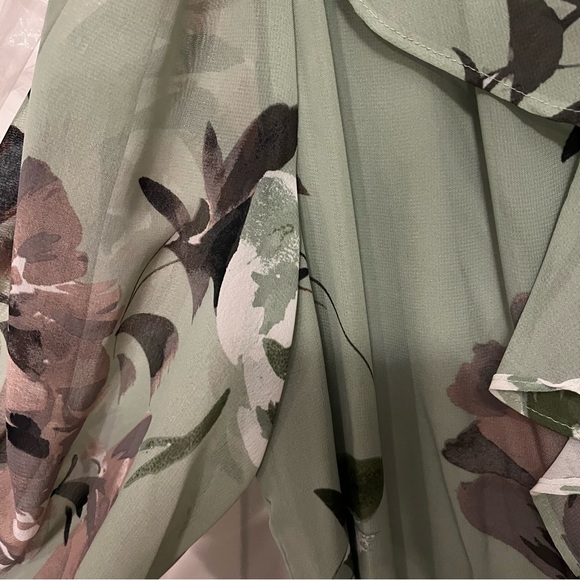 Faux wrap ruffle dress - Picture 5 of 6